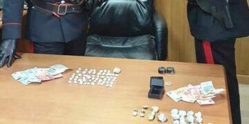Controlli antidroga nelle Scuole: 17enne denunciato dai Carabinieri per detenzione ai fini di spaccio