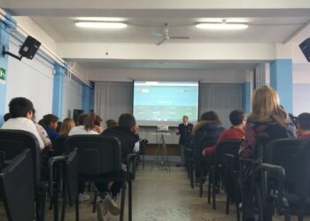 Crotone: Istituto Comprensivo “Vittorio Alfieri” e Polizia Postale insieme per “sbullonare” il cyberbullismo!