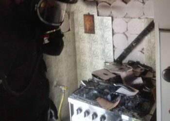 Lascia sui fornelli olio in ebollizione con fiamma accesa. Appartamento in fiamme a Crotone, intervento immediato dei  Vigili del Fuoco