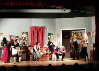 Oggi, domenica 9 febbraio la Compagnia Apollo Aleo con “Signore si nasce?” al Teatro di Cariati