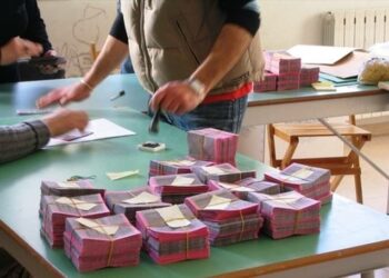 Roccabernarda: Interdetto dai Pubblici Uffici viene notato mentre fa lo scrutatore, denunciato