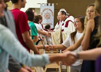 Coronavirus, i Vescovi calabresi ai sacerdoti e fedeli: “evitare segno di pace”
