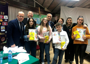 “Un Poster per la Pace” il Lions Club Cirò Krimisa consegna gli attestati agli oltre cento ragazzi delle quattro scuole del territorio