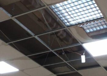 All’Ufficio Postale di Isola Capo Rizzuto è crollata la controsoffittatura interna,  nessun danno a persone