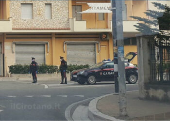 Cirò Marina: sorpresi con sostanza stupefacente e in violazione al D.P.C.M. dell’8 marzo, un arresto e due denunce