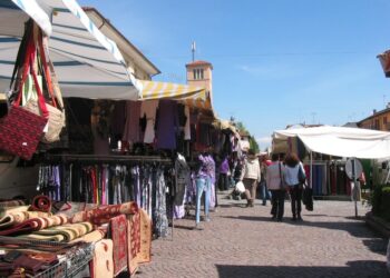 Crucoli, sospeso il commercio ambulante