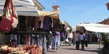 Crucoli, sospeso il commercio ambulante