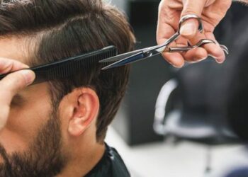 Coronavirus, il presidente Santelli emette ordinanza regionale di chiusura per “parrucchieri, barbieri e centri estetici”