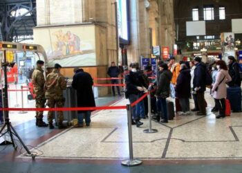 Coronavirus: viaggiatori diretti a Sud respinti alla Stazione Centrale di Milano