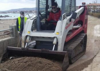 Venti forti e mareggiate sul Lungomare di Cirò Marina, intervento immediato di pulizia del Comune