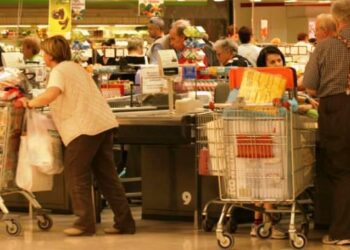 Coronavirus, Santelli emette nuova ordinanza: parchi chiusi, non fare scorte di alimentari e obbligo di comunicare arrivi in regione