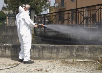 Disinfezione luoghi pubblici: per i sanitari non è strettamente necessaria