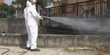 Disinfezione luoghi pubblici: per i sanitari non è strettamente necessaria