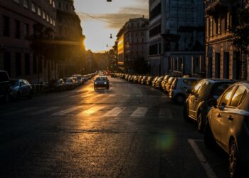 Gas naturale, alternativa green per la mobilità: i piani di Marco Alverà (Ad Snam)