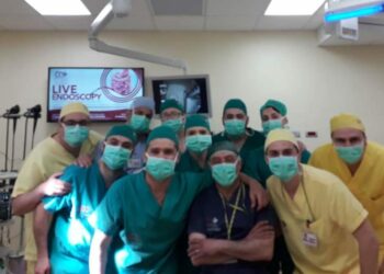 Coronavirus: Venti tra medici, infermieri e oss del Marrelli Hospital offrono gratuitamente assistenza sanitaria a domicilio