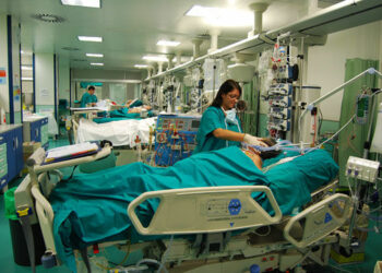 Calabria: Coronavirus, Sapia e Nesci (M5S) chiedono aumento posti Rianimazione e massicce assunzioni di personale