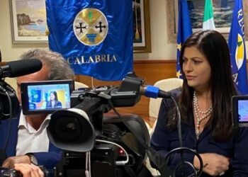 Coronavirus, Santelli: “anche medici e biologi in pensione possono dare contributo”