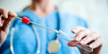 Coronavirus, il presidente Santelli emana ordinanza: “tamponi a tutti gli operatori sanitari e pazienti ospedalizzati”