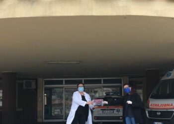 La merceria “Segui il Filo” di Maria Russo dona 180 mascherine in tessuto ai Carabinieri, all’Asp e alla Clinica Santa Rita di Cirò Marina