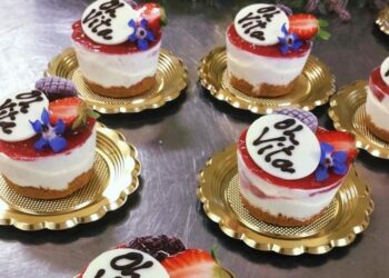 Compleanno a domicilio: le torte di Gaetano Nicoletta “Pastry Chef” uniscono gli amici in quarantena