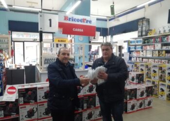 Coronavirus, Cirò Marina: la Bricoerre di Raffaele Scilanga dona mascherine all’Istituto Comprensivo “Filottete”