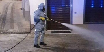 Coronavirus: Disinfezione e Sanificazione aree d’interesse Comune di Cotronei da parte dei Vigili del Fuoco di Crotone