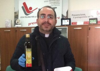 Coronavirus: Lilt Crotone dona 240 bottiglie di Olio evo alla Caritas