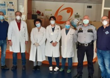 Coronavirus: i cittadini di Papanice e quelli che risiedono all’estero donano dispositivi di protezione all’Ospedale di Crotone e alle Forze dell’Ordine