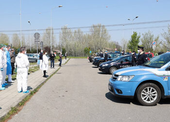 Flashmob di solidarietà delle Forze dell’ordine a sanitari e pazienti Covid-19