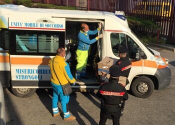 Coronavirus: i Carabinieri della Compagnia di Cirò Marina donano 8 pacchi di generi alimentari alla Misericordia