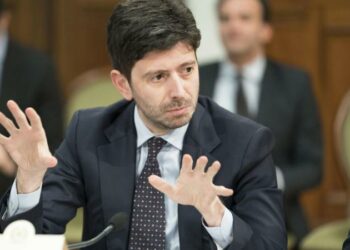 Il ministro Speranza: “Il pericolo non è scampato. Ci aspettano mesi ancora difficili”
