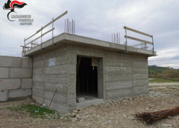 Sequestrato manufatto abusivo a Petilia Policastro, denuncia il responsabile