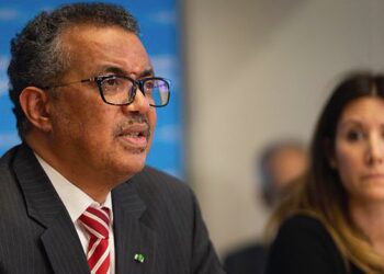 Oms: “Questo virus rimane pericoloso e starà con noi per molto tempo”