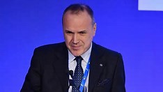 Calcio, in tempo di Coronavirus pareri discordanti tra il presidente della Lega Pro, Ghirelli, e il presidente della serie B, Balata, sulla ripresa dei campionati