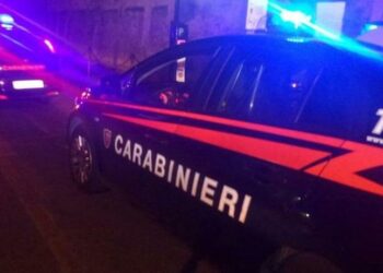 Non si ferma all’alt dei Carabinieri, lungo inseguimento sulla SS106 e aprono il fuoco, 32enne di Isola ferito