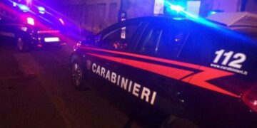 Non si ferma all’alt dei Carabinieri, lungo inseguimento sulla SS106 e aprono il fuoco, 32enne di Isola ferito
