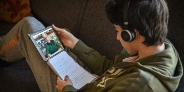 Coronavirus: 30 tablet in comodato d’uso gratuito per gli alunni dell’Istituto Filottete di Cirò Marina, domanda entro il 15 aprile