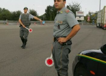 La Guardia di Finanza Crotone sequestra oltre 1500 litri di gasolio in contrabbando