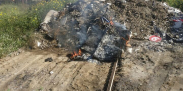 Cirò: Sorpreso dai Carabinieri pensionato mentre brucia rifiuti in un terreno