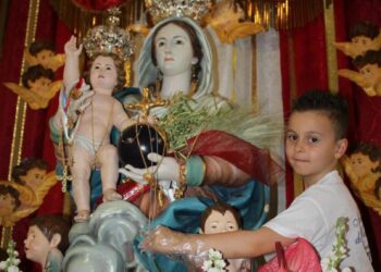 Concorso fotografico sulla ss 106, premio donato alla Madonna di Manipuglia