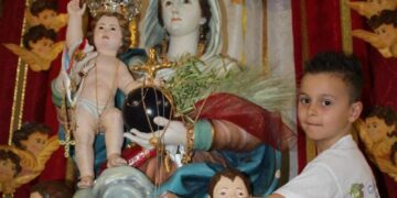 Concorso fotografico sulla ss 106, premio donato alla Madonna di Manipuglia