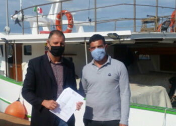 Il Flag i borghi marinari dello Ionio dona kit di protezione individuale ai Pescatori di Cirò Marina