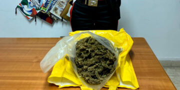 Isola Capo Rizzuto: Sorpresi dai Carabinieri con la droga in auto, arresti due giovani