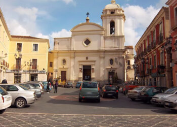 Crotone: proroga divieto di sosta e di transito in piazza Duomo fino al 31 maggio