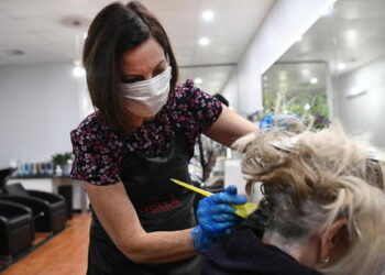 Riaperture da lunedi 18 maggio: bar, ristoranti, negozi, estetisti, parrucchieri e spostamenti. Ecco le regole