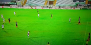 Serie BKT trentunesima giornata il Crotone (1-1) contro l’Ascoli non interrompe la mini striscia negativa dei pareggi e il Cittadella lo affianca al secondo posto