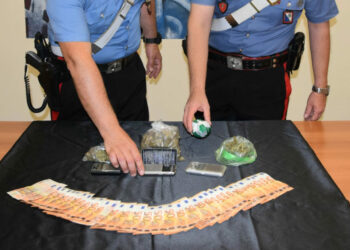 Crotone: in cassaforte custodisce soldi e stupefacente, arrestato