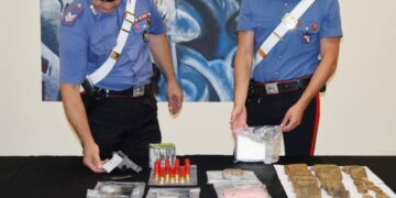 Crotone: in via Acquabona i Carabinieri ritrovano droga, armi e ordigno artigianale