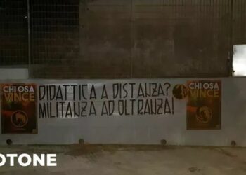 Didattica a distanza: striscione lotta studentesca Crotone