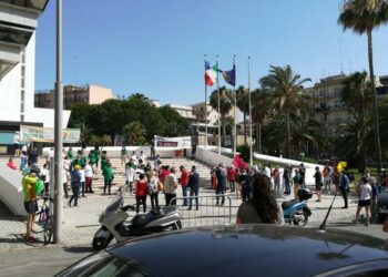 Emergenza Rifiuti: sit-in davanti Consiglio Regione Calabria